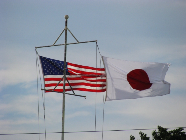 Флаги США и Японии 