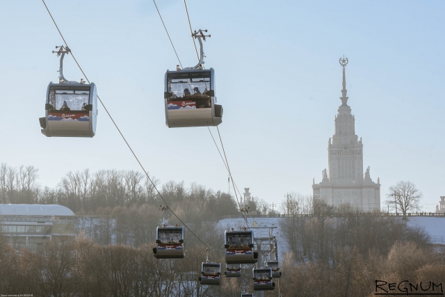 В Москве пассажиры канатной дороги застряли над рекой