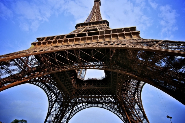 В Париже эвакуировали людей с Эйфелевой башни