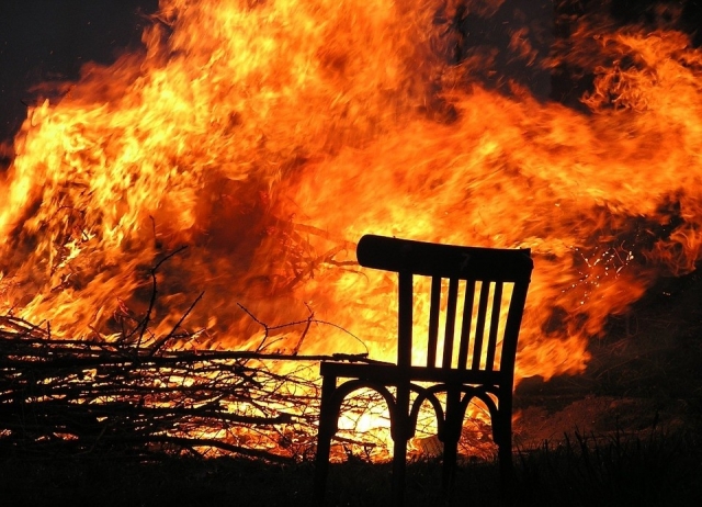 В Калмыкии сгорели несколько домов и хозпостроек