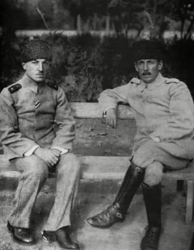 Нури-паша со своим адъютантом в Баку. 1918 год