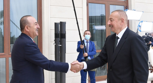 Министр иностранных дел Турции Мевлют Чавушоглу встретился с Ильхамом Алиевым в Баку 