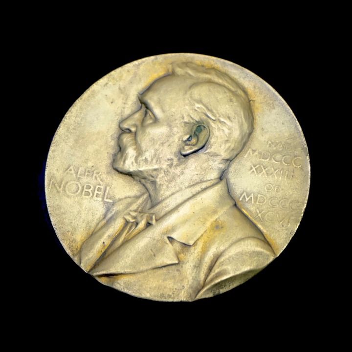 Президент Франции обрадовался выбору лауреата Нобелевской премии мира