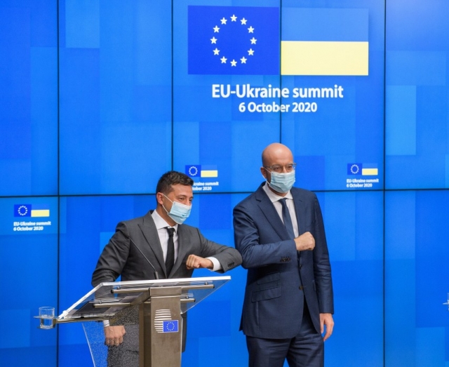 Президент Украины Владимир Зеленский и президент Европейского совета Шарль Мишель во время пресс-конференции по итогам 22-го Саммита Украина – ЕС 