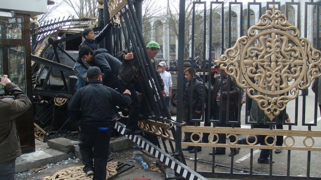 Беспорядки в Бишкеке. 2010 