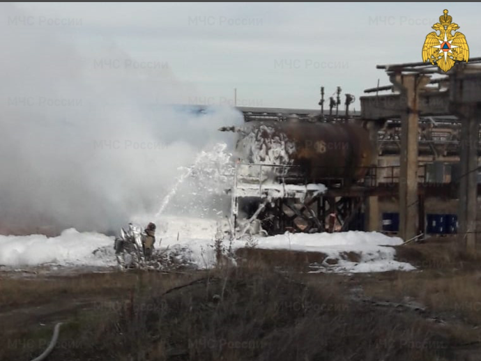 На промплощадке «Усольхимпром» произошло самовозгорание остатков содержимого в одной из ёмкостей
