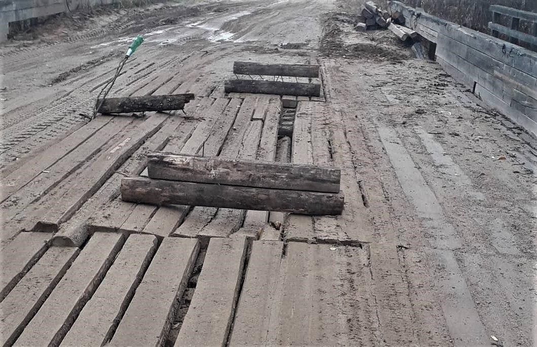 Не то что ездить – ходить опасно: в Костромской области сгнил мост