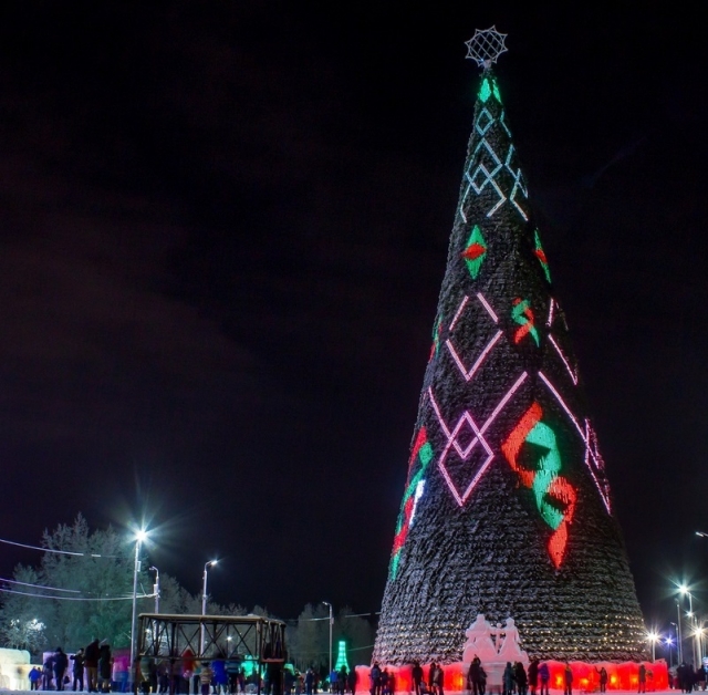 Главная елка Красноярска. Стоимость более 61 миллиона рублей. Декабрь 2019