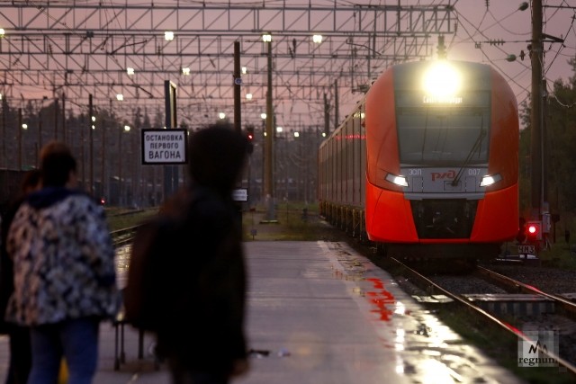 Житель Гатчины не успел перебежать железнодорожные пути перед поездом