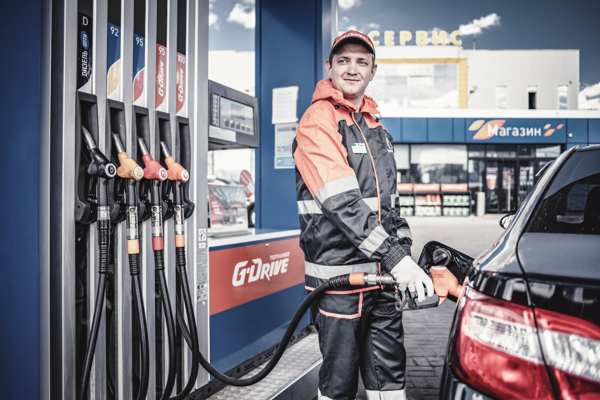 Средняя цена на бензин в России неделю сохраняется на одном уровне