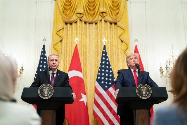 Президент Турции Реджеп Тайип Эрдоган и президент США Дональд Трамп на встрече в Вашингтоне