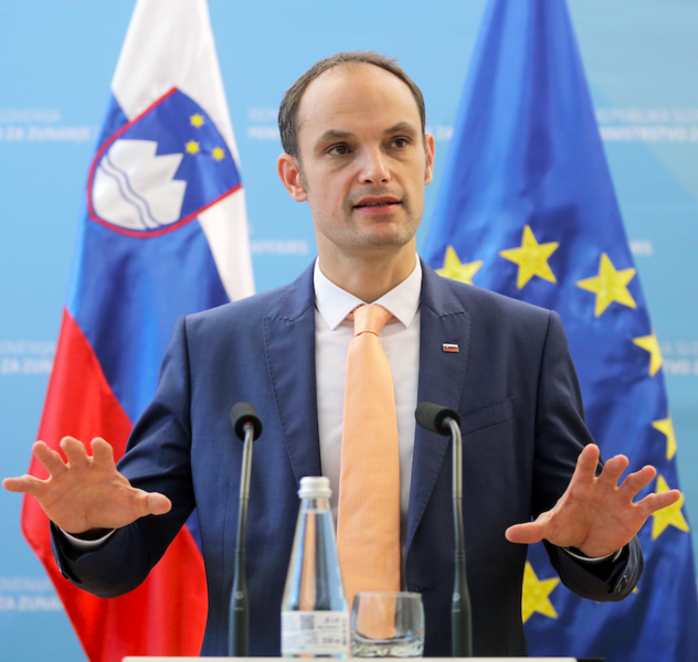 Министр иностранных дел Словении заразился коронавирусом
