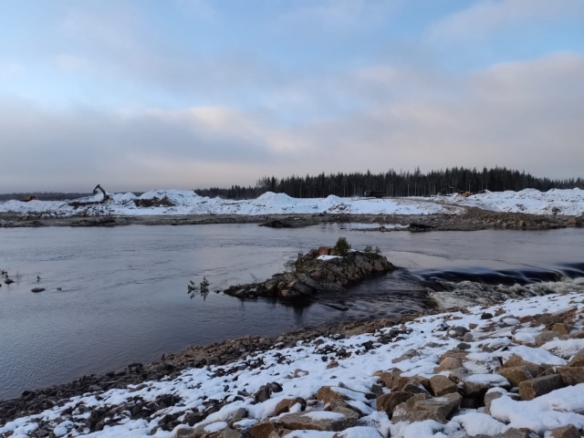 В Карелии прорвало слабый участок Белопорожской ГЭС. 