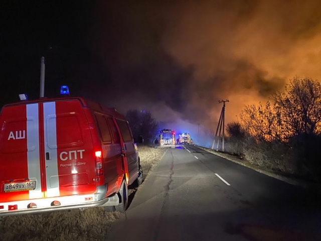 В Ростовской области потушили травяной пожар площадью 2 га