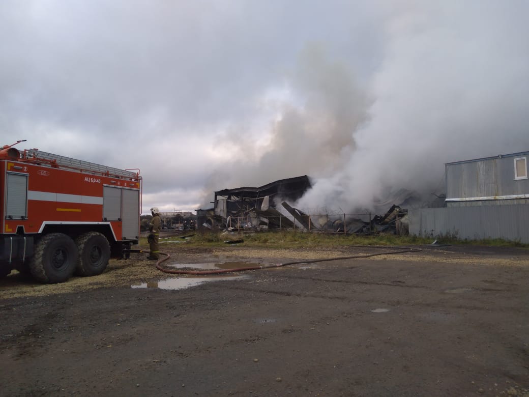 Пожар на лакокрасочном заводе в Ленобласти локализовали