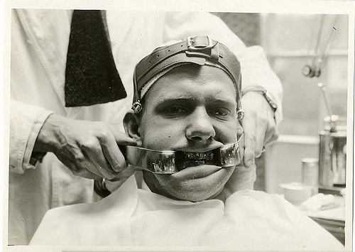 На Урале стоматолог выгнала пациентку со сточенными зубами