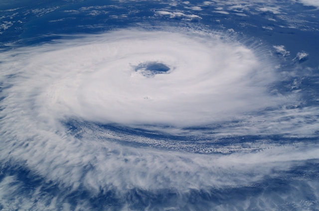 Урагану «Эта» в Карибском море повысили категорию