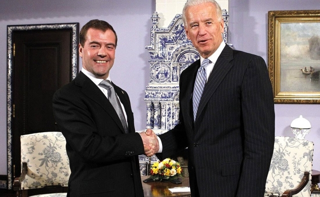 Дмитрий Медведев и Джо Байден. 9 марта 2011 года. Московская область, Горки