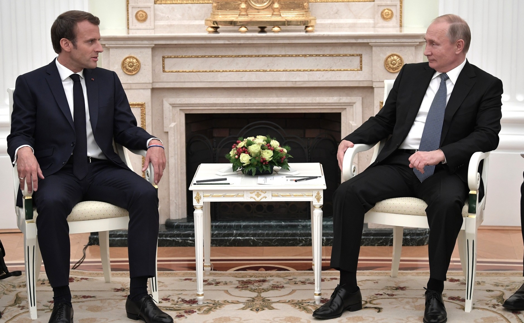 Путин и Макрон обсудили сотрудничество в борьбе с SARS-CoV-2