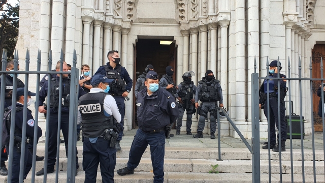 Полиция на месте теракта в базилике Нотр-Дам в Ницце