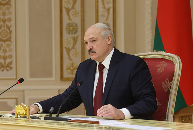 Лукашенко о Тихановской: О чём мне с ней разговаривать?