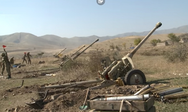 Азербайджанские артиллерийские части наносят удары по огневым точкам вооруженных сил Нагорного Карабаха