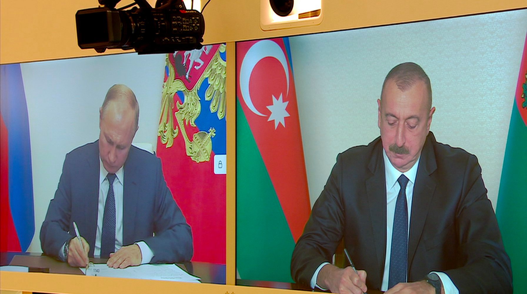 Встреча в режиме видеоконференции президента России Владимира Путина и президента Азербайджана Ильхама Алиева