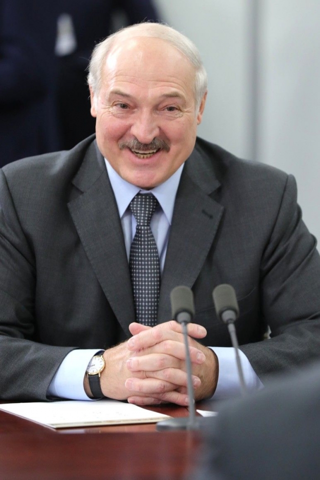 В сети не поверили угрозам Лукашенко о закрытии границы товарам с Украины