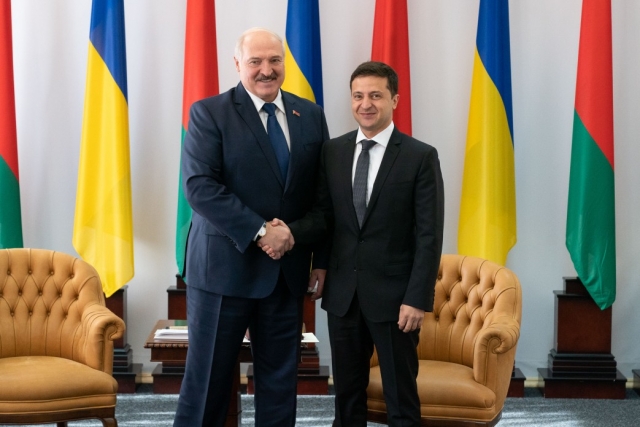 Владимир Зеленский встретился с Александром Лукашенко в рамках Второго форума регионов Украины и Белоруссии в Житомире 
