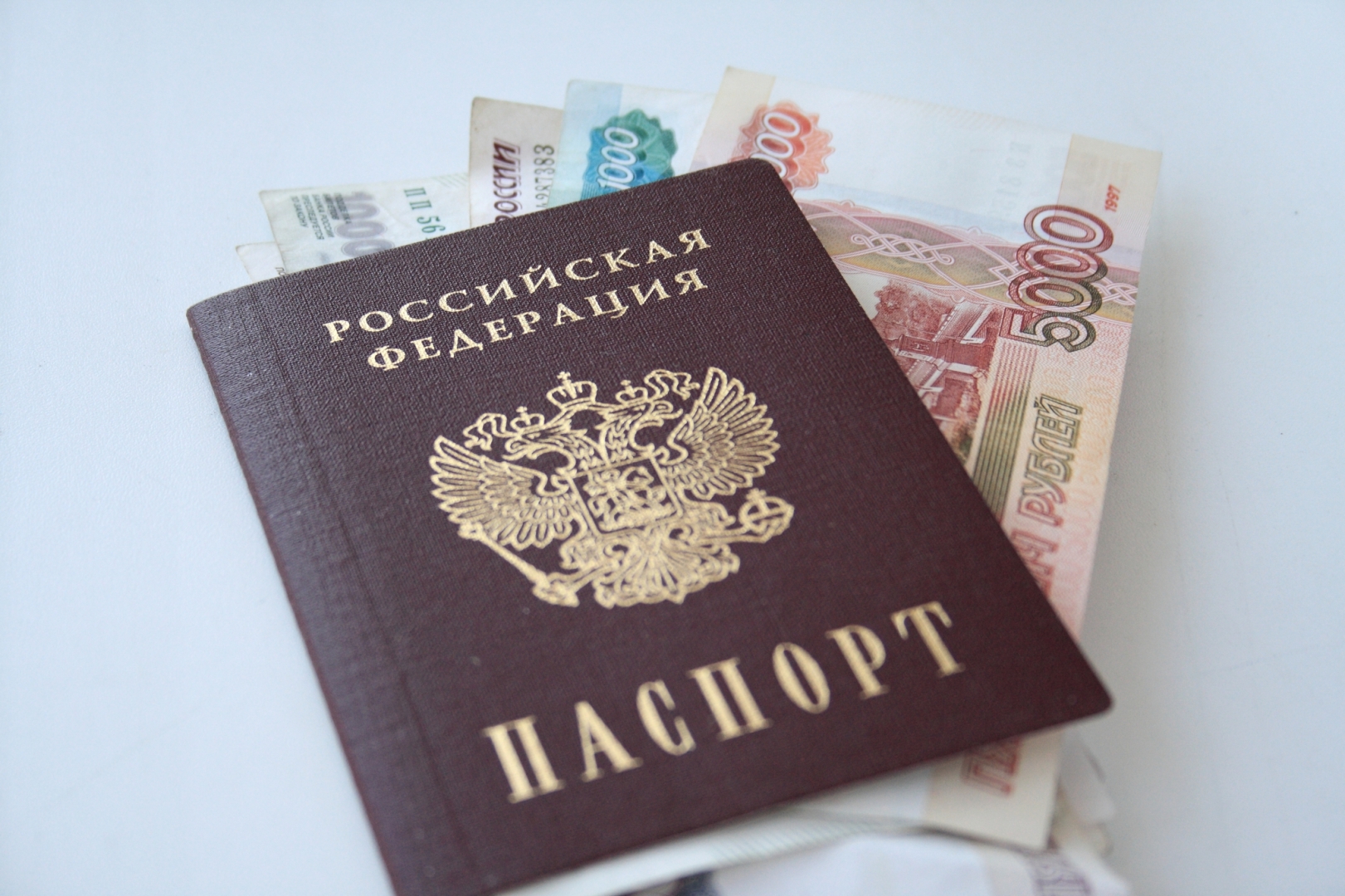 «Известия»: в России стало сложнее взять кредит