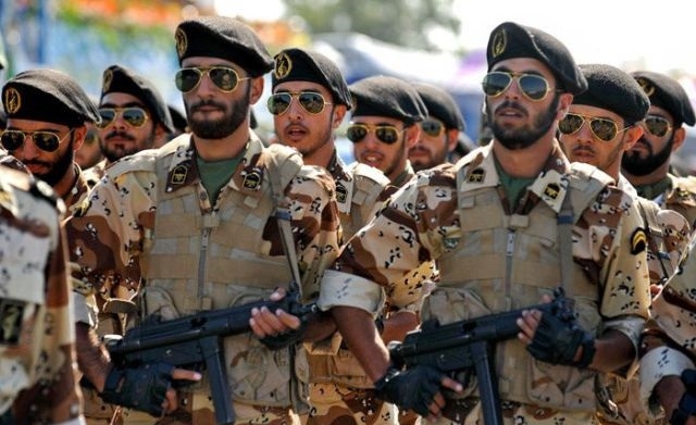 Солдаты ВС Ирана