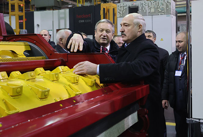 Лукашенко: «Нас терзают США через Польшу и Украину»