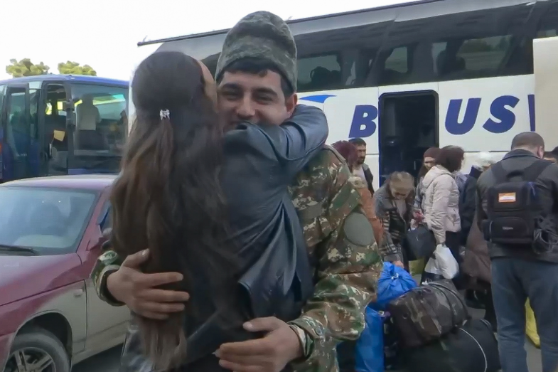 Минобороны: за сутки в Степанакерт вернулись почти две тыс. беженцев