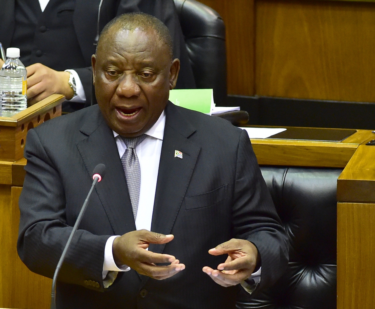 Глава ЮАР призвал начать борьбу с последствиями эпидемии COVID-19