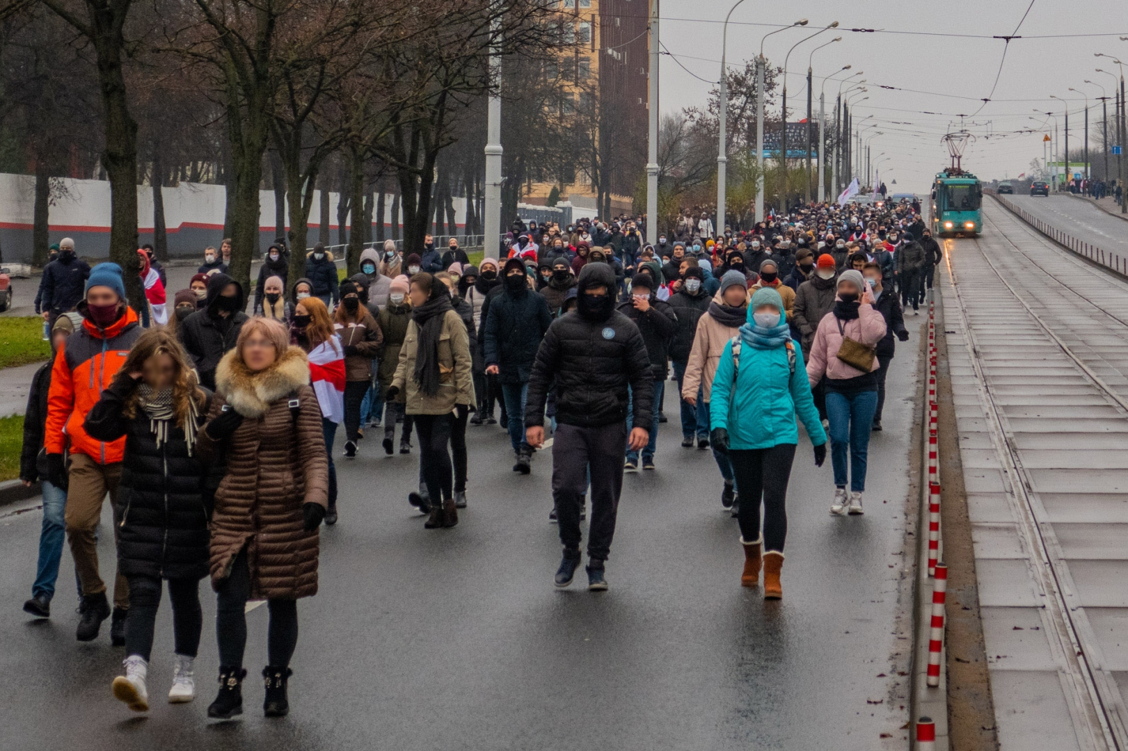 22 ноября 2012. Сегодня. Акция протеста в Минске 19.12.2010. 23 Ноября день в Белоруссии. Протесты в Беларуси 2020 фото девушки на скамейке.