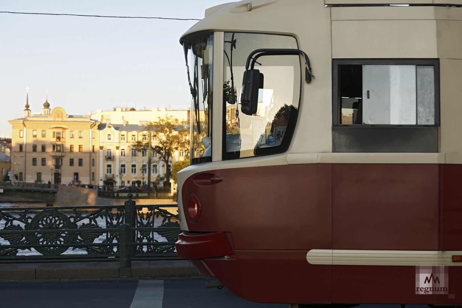 В Петербурге определили самый популярный вид общественного транспорта