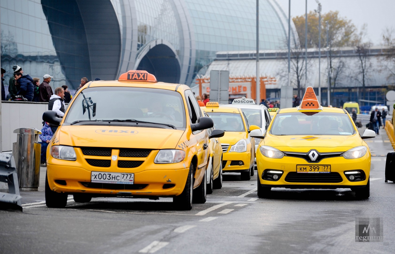 Московских водителей предупредили о снеге и гололедице