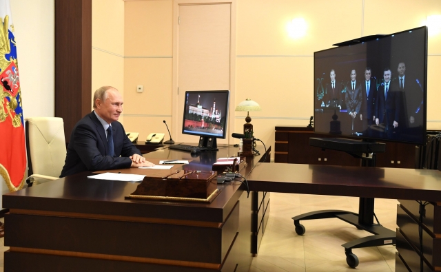 Владимир Путин в режиме видеоконференции принял участие в открытии нового цеха крупнотоннажного производства фармацевтических субстанций на заводе «БратскХимСинтез» группы компаний «Фармасинтез» 