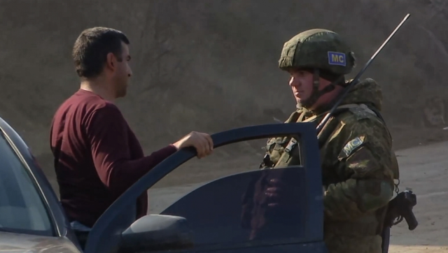 Российские миротворцы контролируют движение гражданского автотранспорта по Лачинскому коридору в Нагорном Карабахе