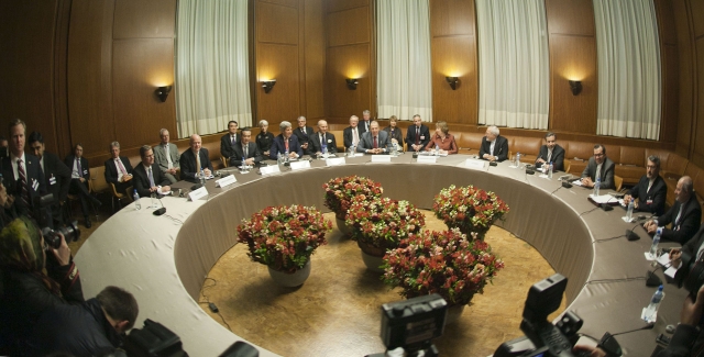 Министры иностранных дел Германии, Соединённого Королевства, Китая, США, Франции, России, Европейского союза и Ирана. Женева, 24 ноября 2013