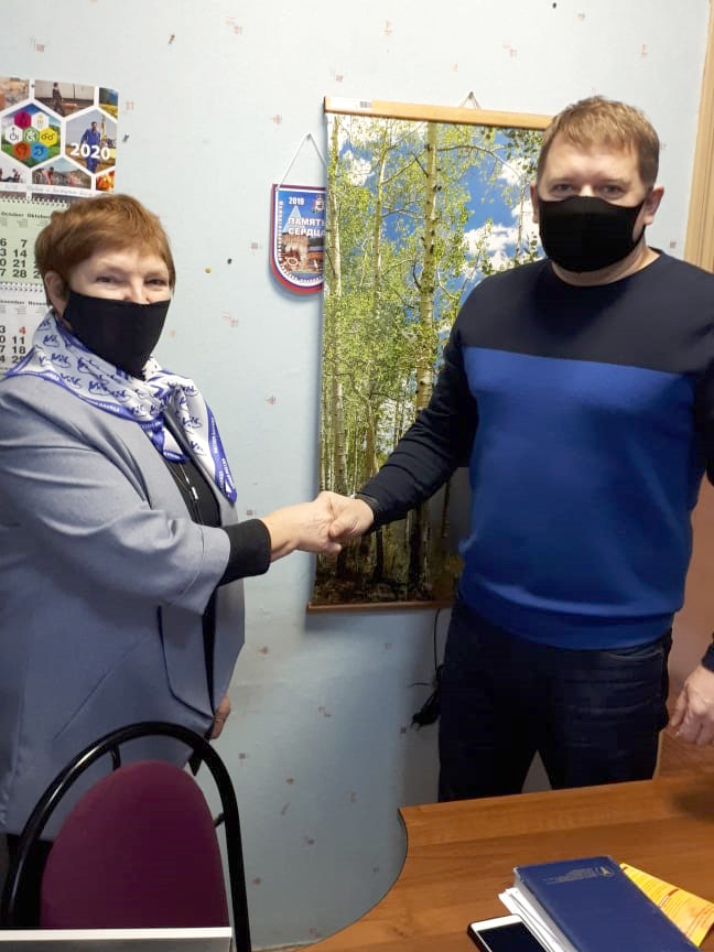Калужский депутат подарил инвалидам восемь настенных обогревателей