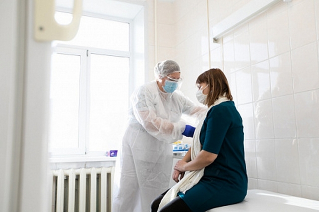 Вакцинация против новой коронавирусной инфекции в Оренбурге