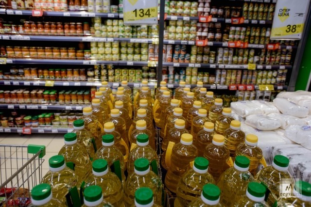 Подсолнечное масло в супермаркете 
