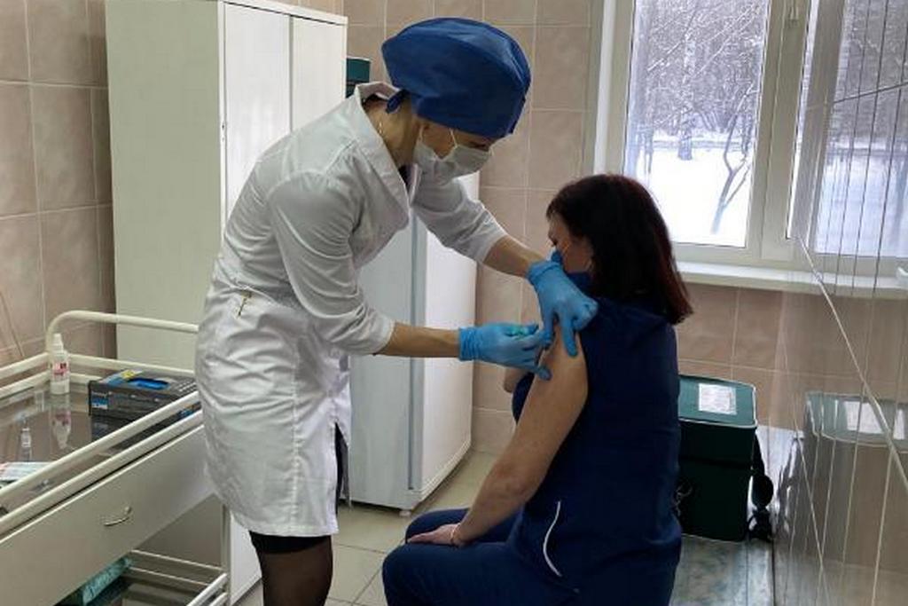 В Удмуртии началась вакцинация медработников от COVID-19