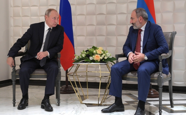 Владимир Путин и Никол Пашинян 