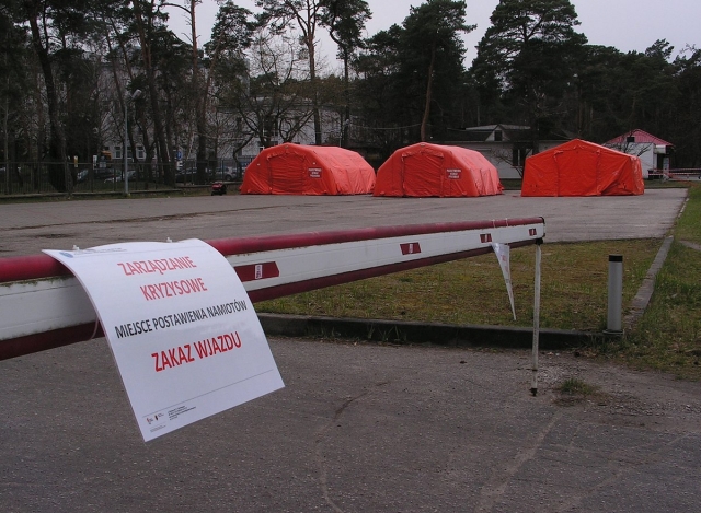 Палатки для изоляции больных коронавирусом. Польша 