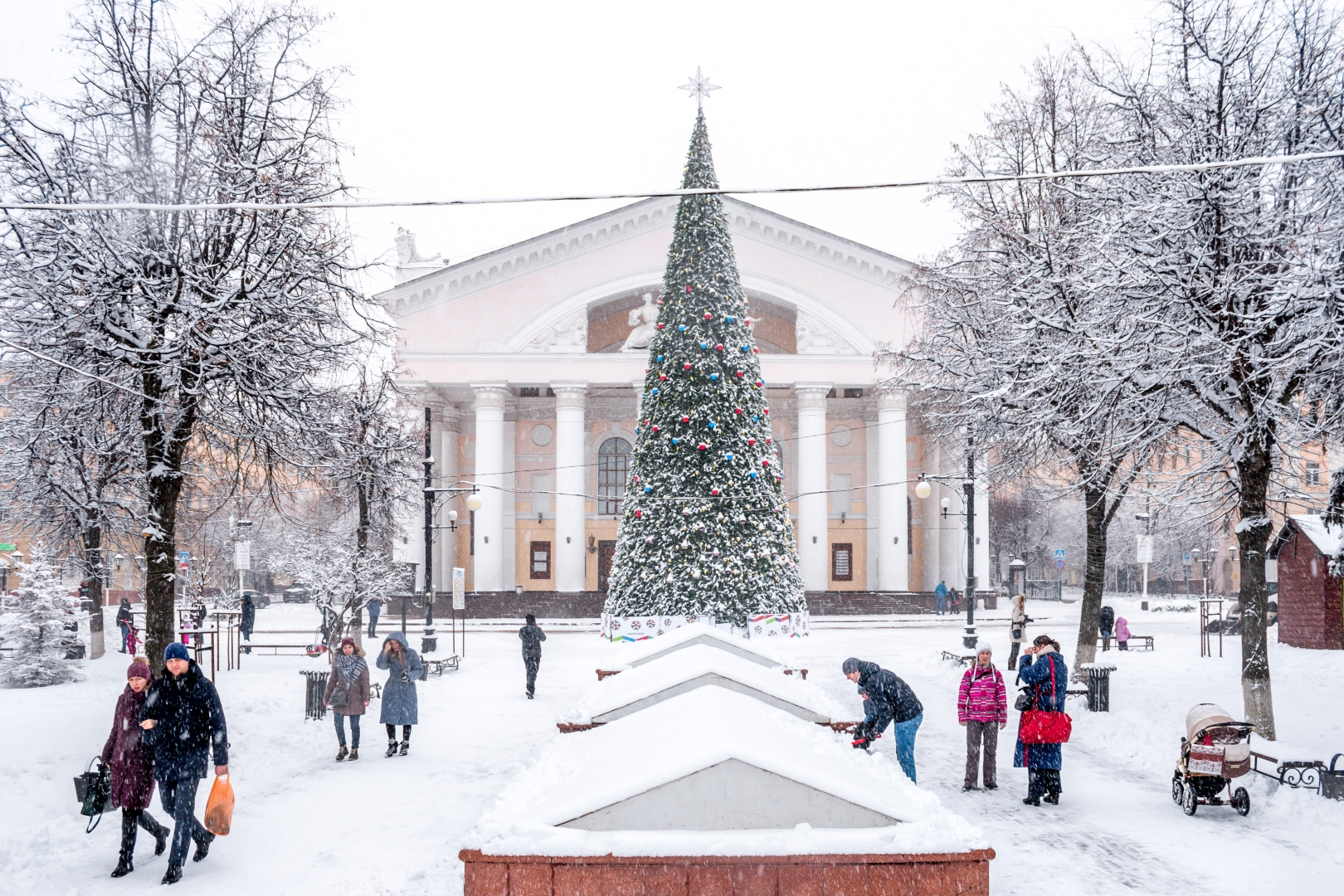 Калуга Театральная площадь зимой