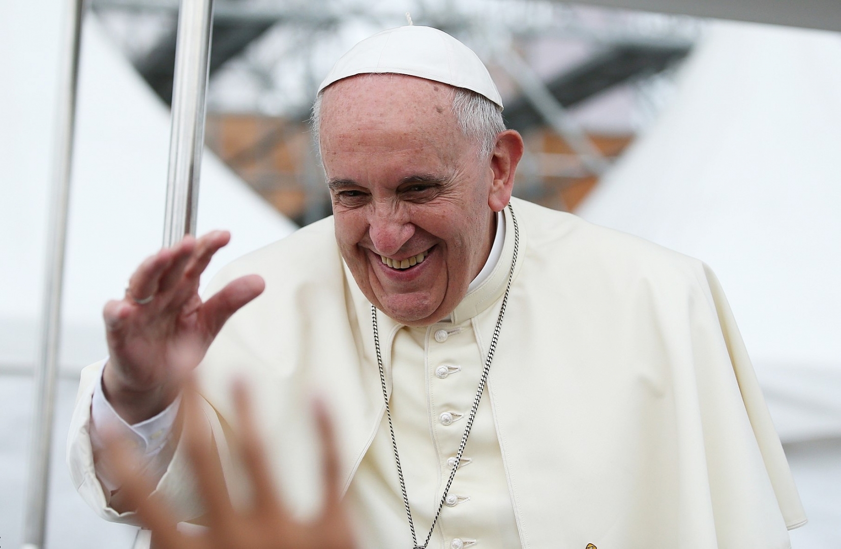 Папа римский на Рождество подарил бездомным тысячи тестов на коронавирус