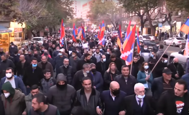 Протест за отставку Пашиняна в Ереване после соглашения по Карабаху