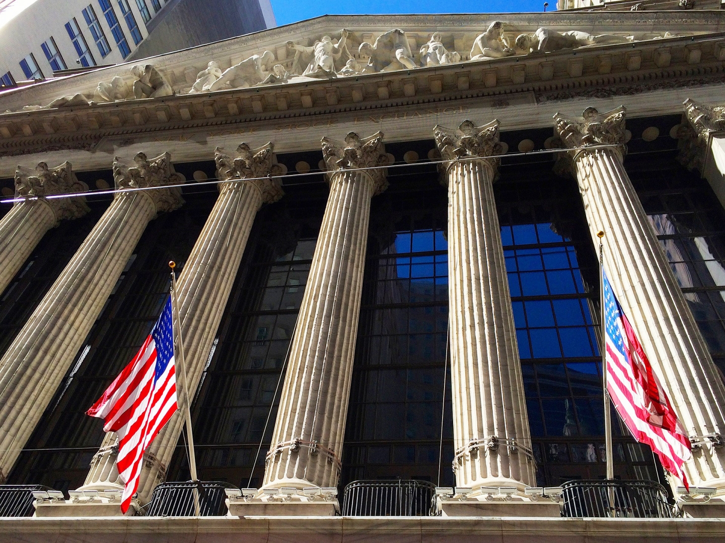 Нью-Йоркская фондовая биржа снимет с торгов акции трех компаний Китая ...